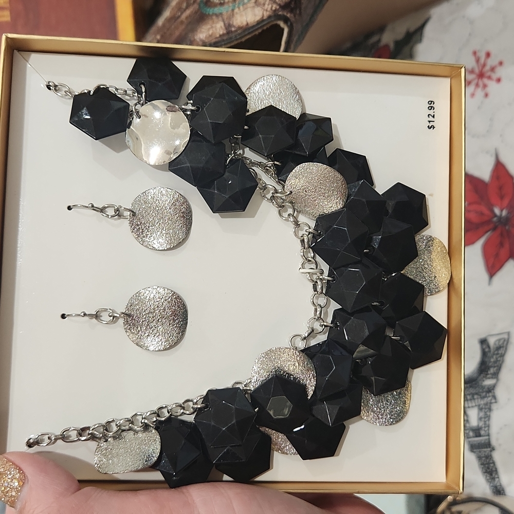 Necklace and earrings set